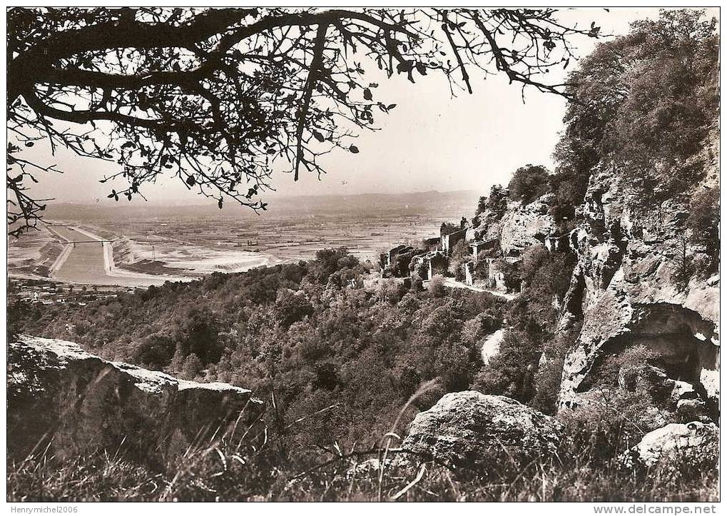 Vaucluse - Bollene  Le Village De Barry Au Midi - Bollene