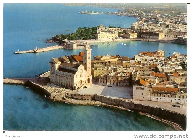 Trani (Barletta): Il Porto E La Cattedrale - Veduta Aerea. Cartolina Viaggiata 1975 (affrancatura Commemorativa) - Trani