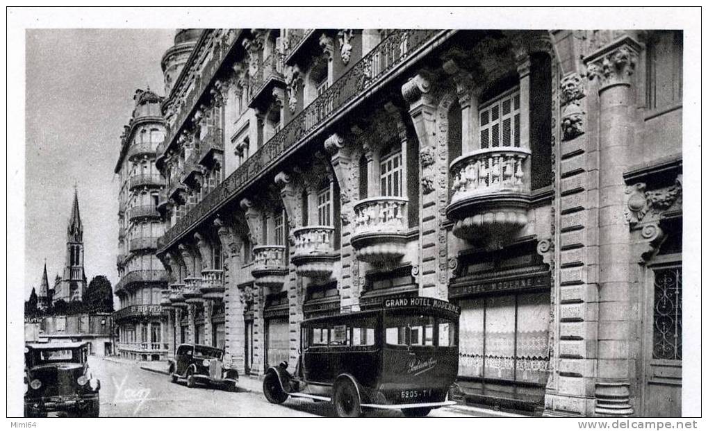 65--LOURDES--GRAND HOTEL MODERNE SOUBIROUS--AUTOMOBILES-AUTOCAR OMNIBUS De L´ HOTEL-- - Lourdes