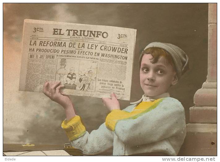 Newspaper El Triunfo Diario Liberal Vendedor De Periodico Round Corners Journal Presse - Cuba