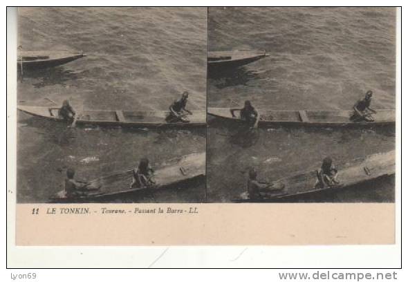 11  LE TONKIN  TOURANE  PASSANT LA BARRE LL - Stereoscope Cards