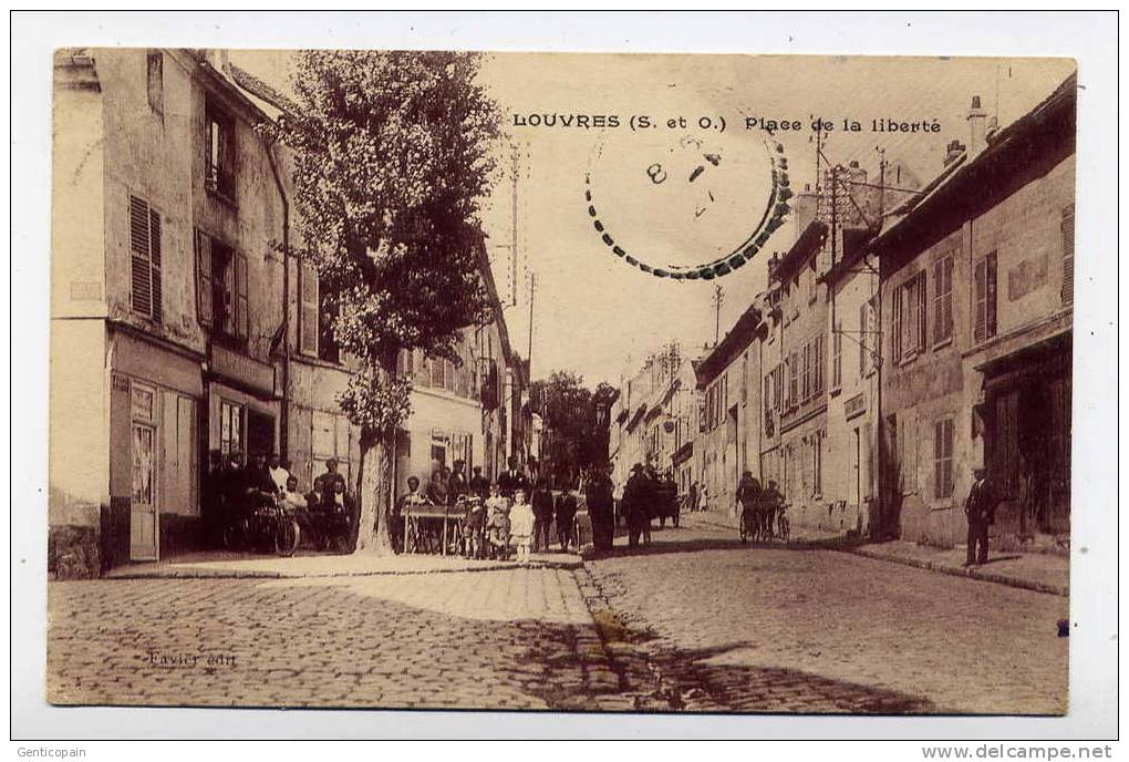 Q17 - LOUVRES - Place De La Liberté (BELLE CARTE Animée De 1927 - Scan Du Verso) - Louvres