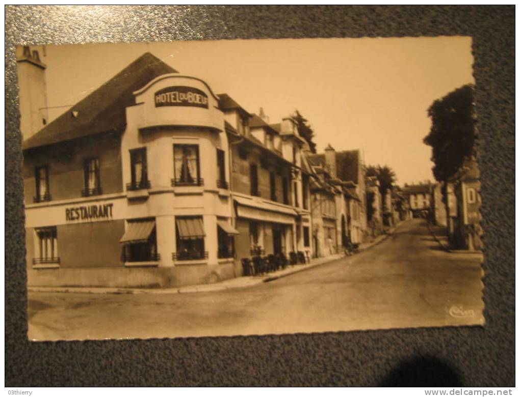 CPSM 18 - SAINT SATUR - LA RUE DU COMMERCE - HOTEL RESTAURANT DU BOEUF - Voyagee - - Saint-Satur