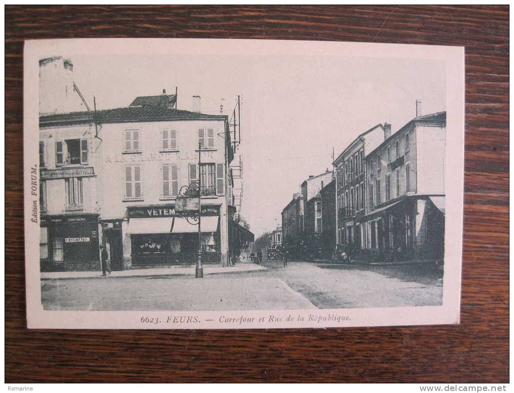 Feurs Carrefour Et Rue De La République - Feurs