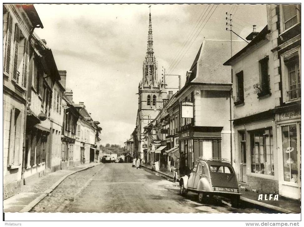 CONCHES  -  Rue Sainte-Foy. Au Fond, Eglise Sainte-Foy - Conches-en-Ouche