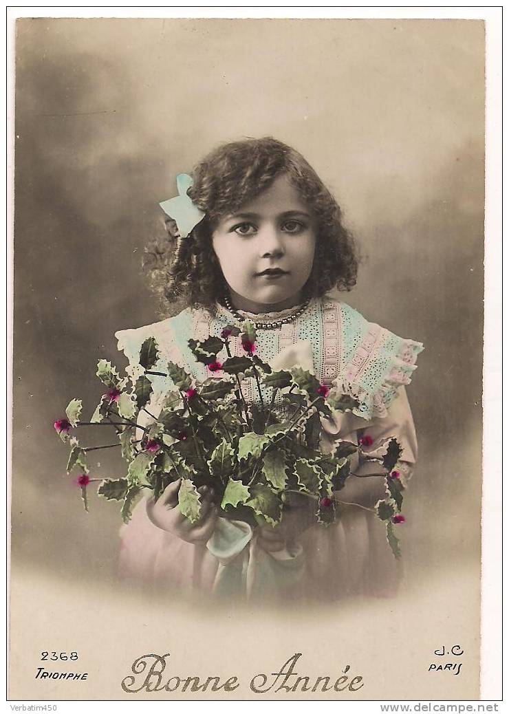 ENFANT  FILLETTE AVEC BOUQUET DE HOUX..NOEUD DANS CHEVEUX..ECRITE - Autres & Non Classés