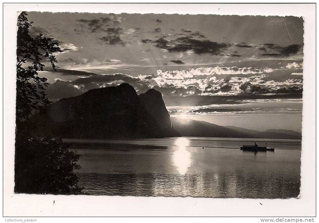 Cp , SUISSE , VITZNAU Am Vierwaldstättersee , Sonnenuntergang , Voyagée - Vitznau