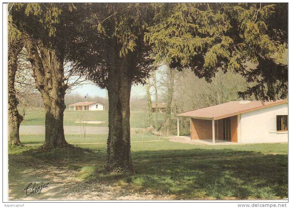 Deux Sèvres  :  SAUZE- VAUSSAIS   : Le  Village  Vacances  Du  Puy - D ´ Anché - Sauze Vaussais