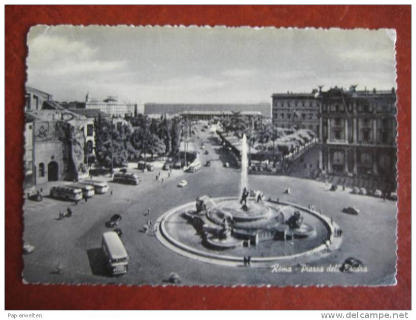Roma - Piazza Dell´ Esedra / Auto - Lugares Y Plazas