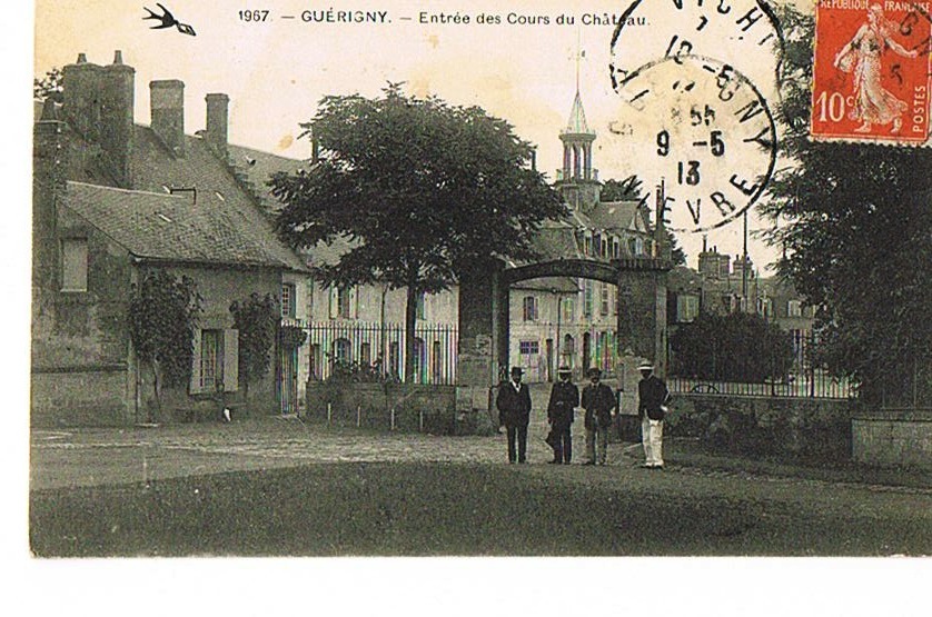CPA 58- GUERIGNY - Entrée Des Cours Du Chateau -  écrite 1913 - L'Hirondelle  N° 1967-Paypal Sans Frais - Guerigny