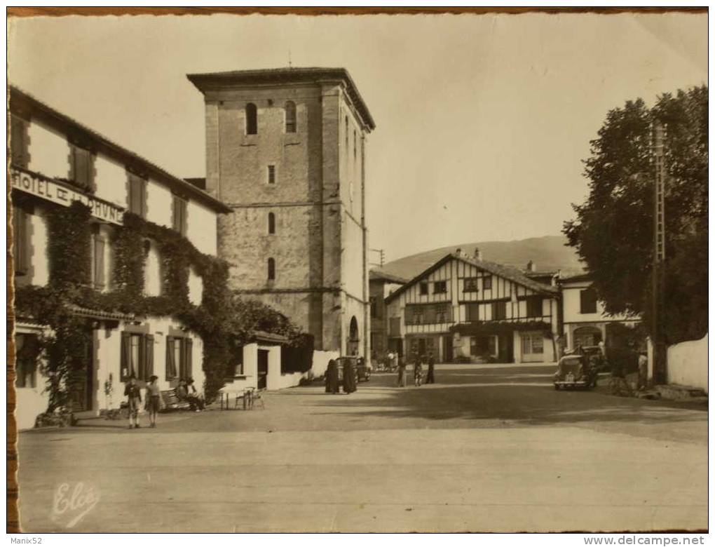 64 - ASCAIN - Depuis Le Fronton, Vue Sur L'Hôtel De La Rhûne. (CPSM Animée - Citroen Traction) - Ascain