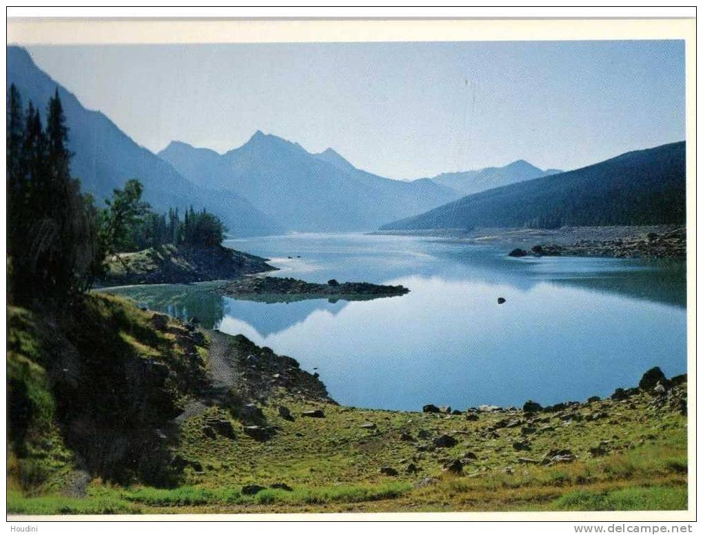 Canada -  Banff Alberta - Medecine Lake Jasper National Park - Banff