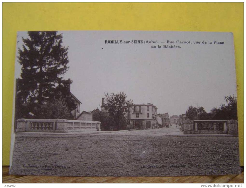 ROMILLY-SUR-SEINE (AUBE) RUE CARNOT, VUE DE LA PLACE DE LA BECHERE. - Romilly-sur-Seine