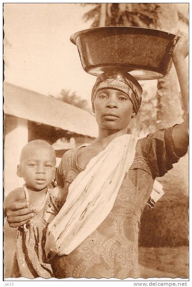 L120_589 - CPSM - Cameroun - Jeune Maman Revenant De La Rivière - Camerun