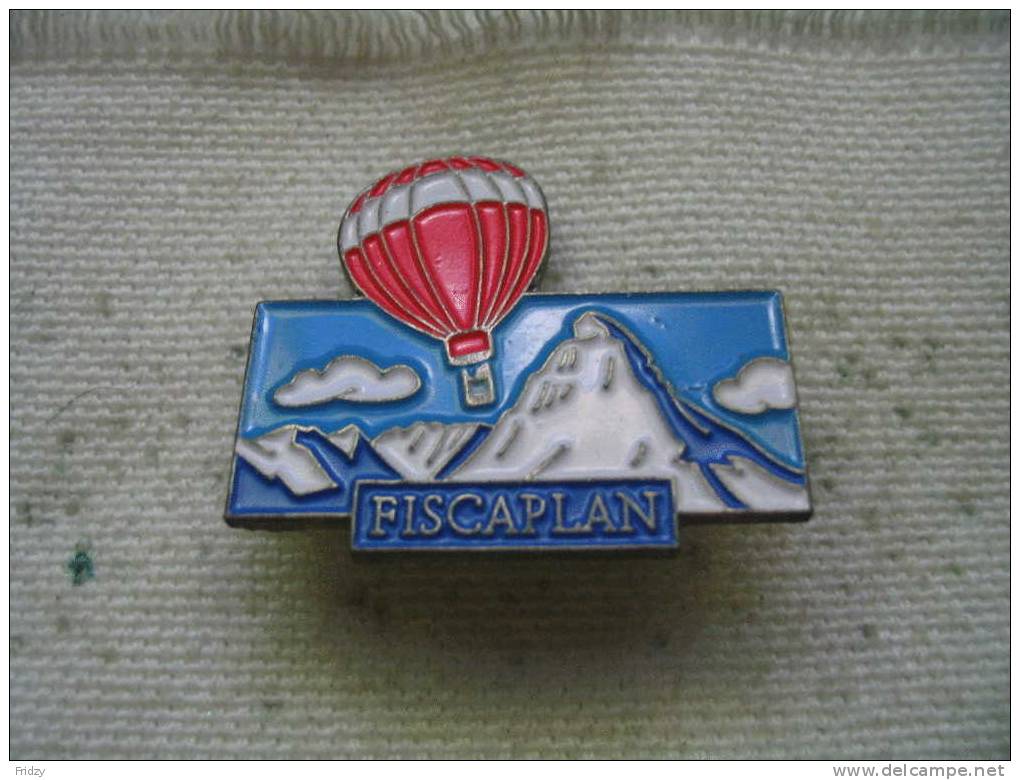 Pin's  Montgolfiere FISCAPLAN - Montgolfières