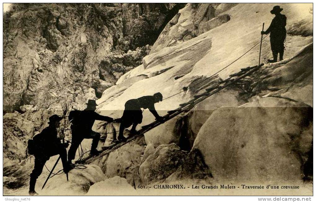 CHAMONIX...LES GRANDS MULETS...TRAVERSEE D'UNE CREVASSE...CPA ANIMEE - Escalade