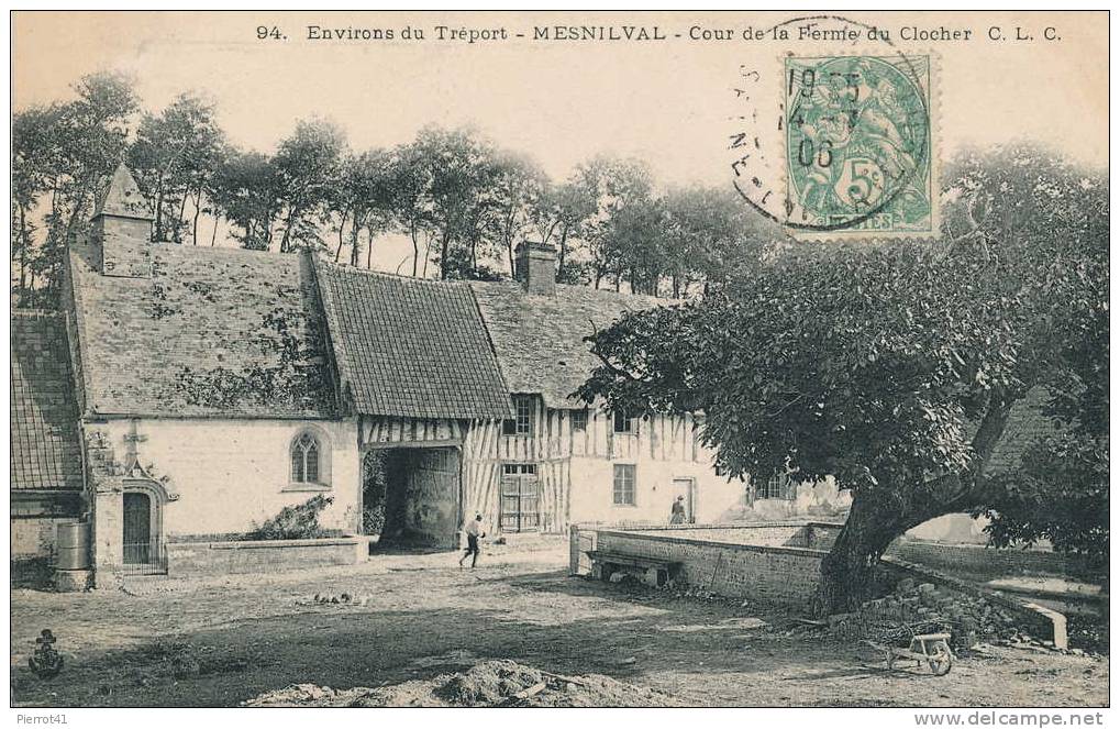 MESNIL-VAL  Cour De La Ferme Du Clocher - Mesnil-Val