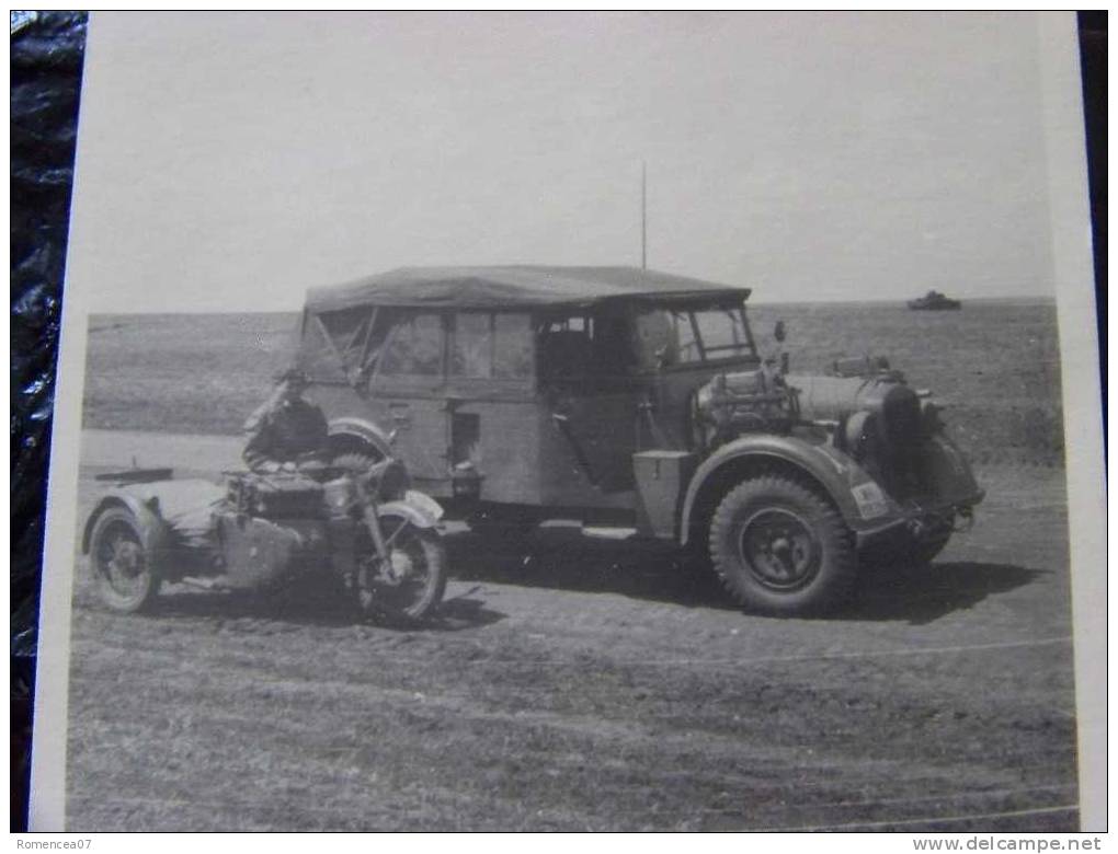 1ère PANZER DIVISION - Funkwagen - Side-car - Au Loin, Un Char - Soldats - Photo Authentique - Guerre 1939-45 - Krieg, Militär