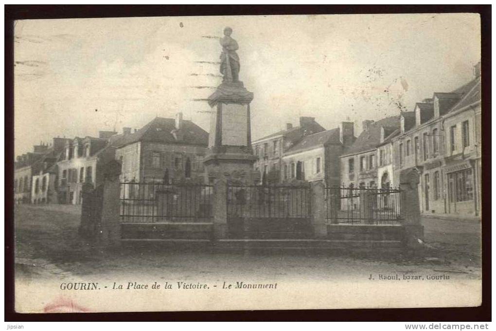 Cpa Du 56  Gourin  La Place De La Victoire  Le Monument   BR11 - Gourin