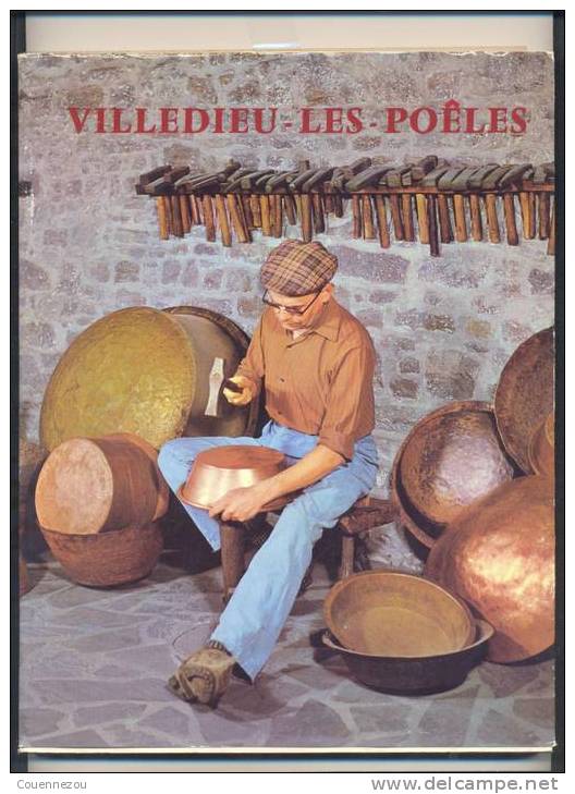 VILLEDIEU LES POELES  1974 - Normandie