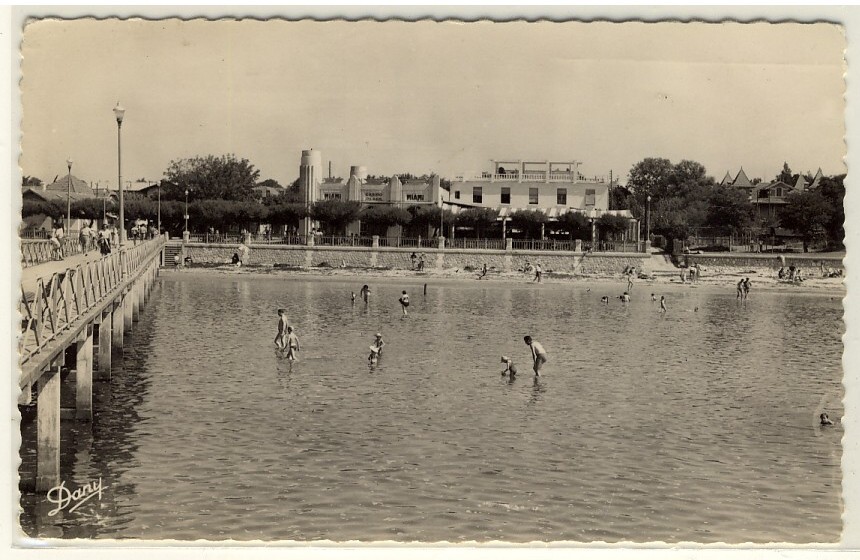 ANDERNOS LES BAINS -  Vue Sur L'hôtel Le MIAMI, Carte Animée -  Ed. Renaud Et Buzaud,  N° 21 - Andernos-les-Bains