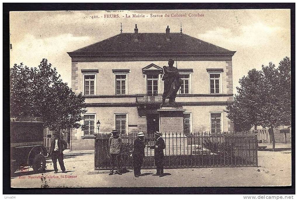 CPA  ANCIENNE- FRANCE- FEURS (42)- STATUE DU COLONEL COMBES DEVANT LA MAIRIE- ANIMATION - Feurs