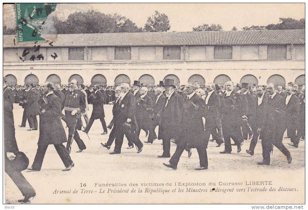 Funérailles Des Victimes De L'Explosion Du CUIRASSE  LIBERTE. Arsenal De Terre.  _  Le Président De La République Et Les - Funerali