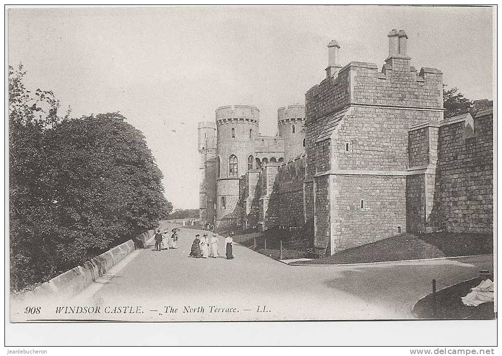 C . P . A   (   WINDSOR   CASTLE  - The North Terrace  - Beau Plan Animé Rare    ) - Windsor Castle