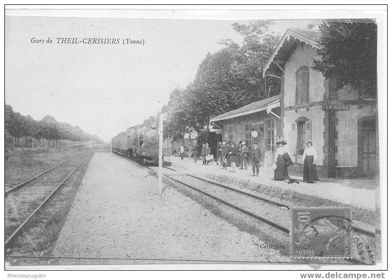 89 ))) THEIL CERISIERS, La GARE , Vue Intérieure Animée Avec Train - Cerisiers
