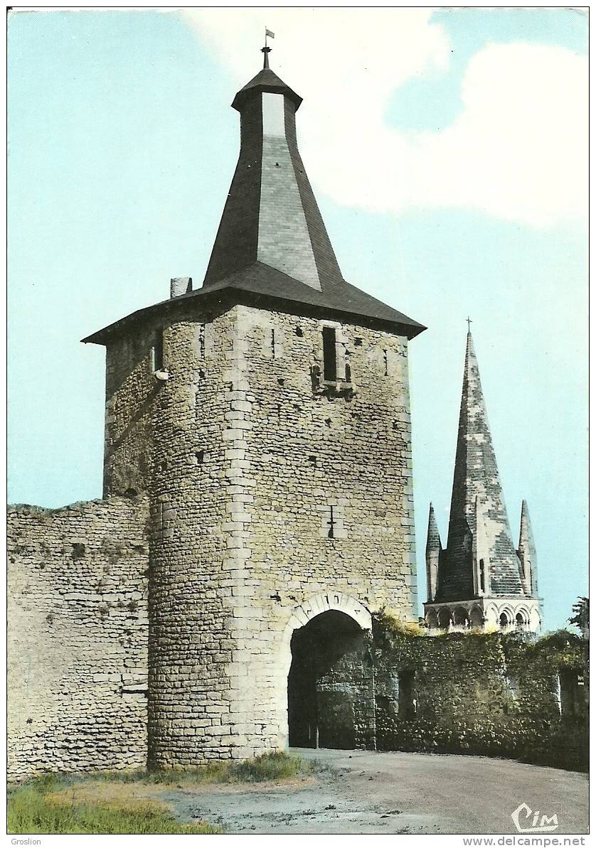 AIRVAULT LE DONJON ET LE CLOCHER DE L EGLISE N° EC 7 48 - Airvault