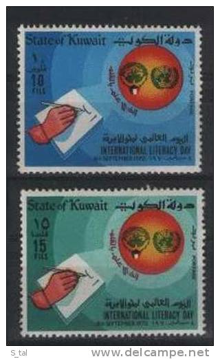 KUWAIT  Literacy Day  Set 2 Stamps  MNH - Koweït