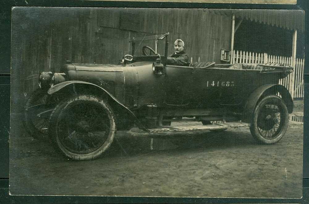 Cpa  Photo  D'un Véhicule Et Son Chauffeur Probablement Durant Le Confflit 14/18   - Di15 - Taxis & Fiacres