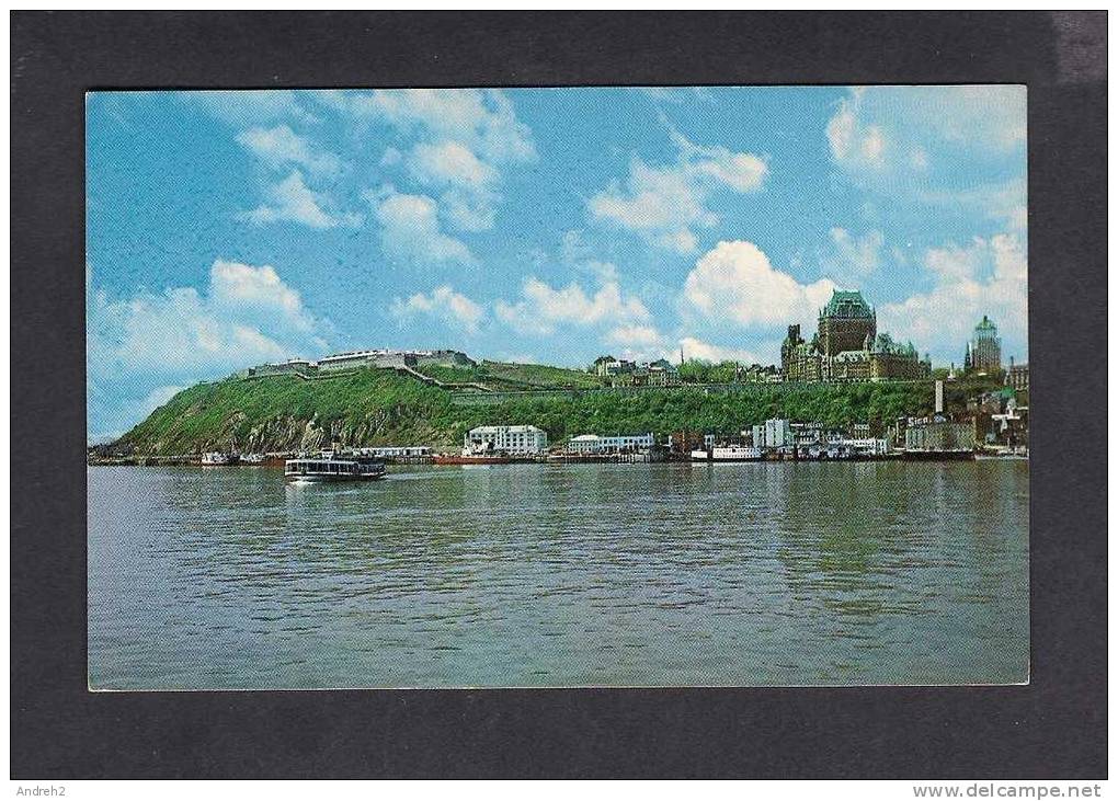 QUÉBEC - CHÂTEAU FRONTENAC - CAP DIAMANT - VU DU TRAVERSIER ENTRE QUÉBEC ET LÉVIS -  PAR AGENCES KENT - Québec - Château Frontenac