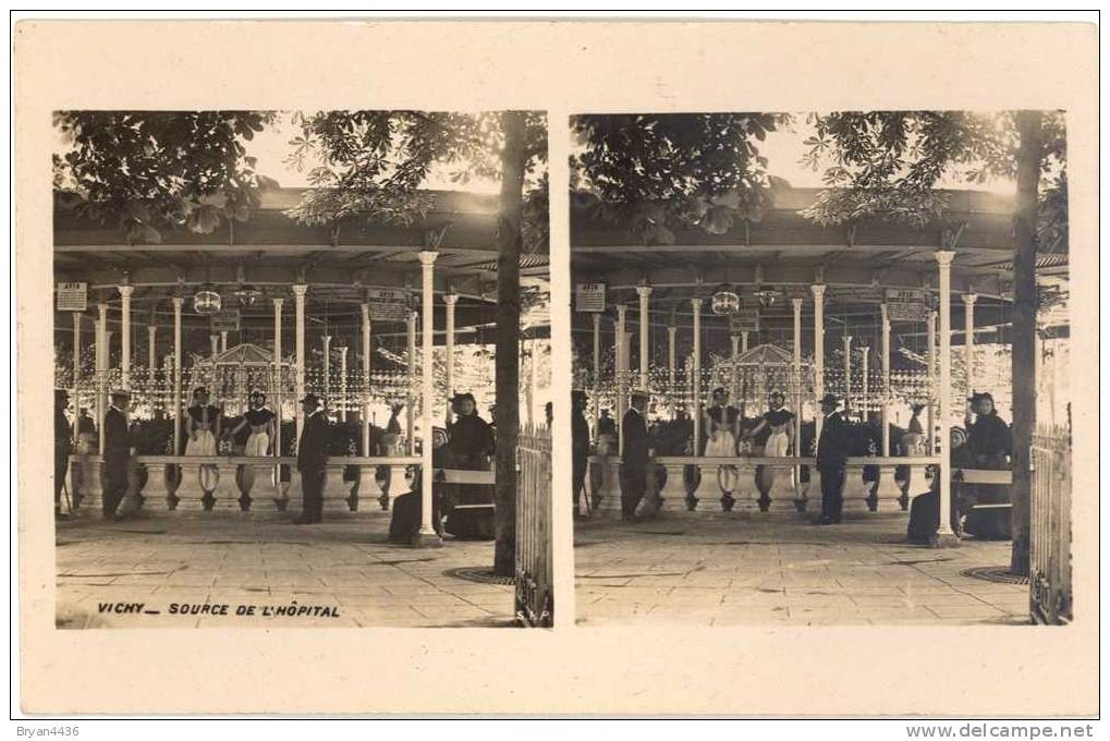 CARTE PHOTO STEREO - CPA - VICHY - SOURCE De L'HÔPITAL - Carte En PARFAIT ETAT (voir Scan) - Vichy