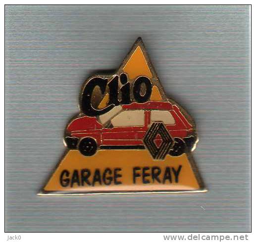 Pin´s  Automobiles  RENAULT, Clio  Rouge  Garage  FERAY - Renault