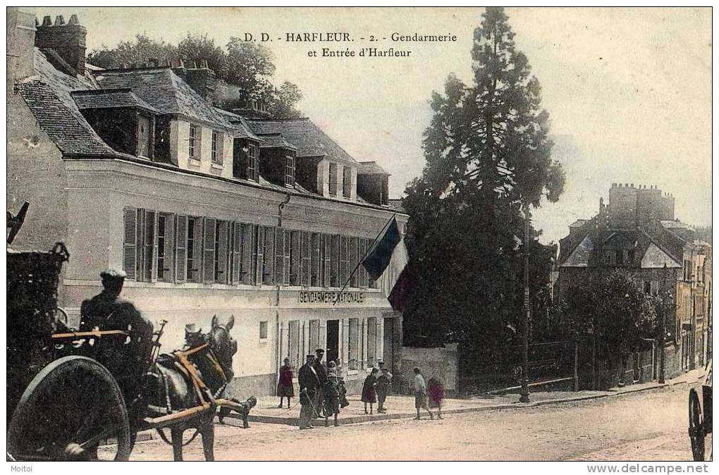 Harfleur Superbe Et Rare Animation Devant La Gendarmerie TBE - Harfleur