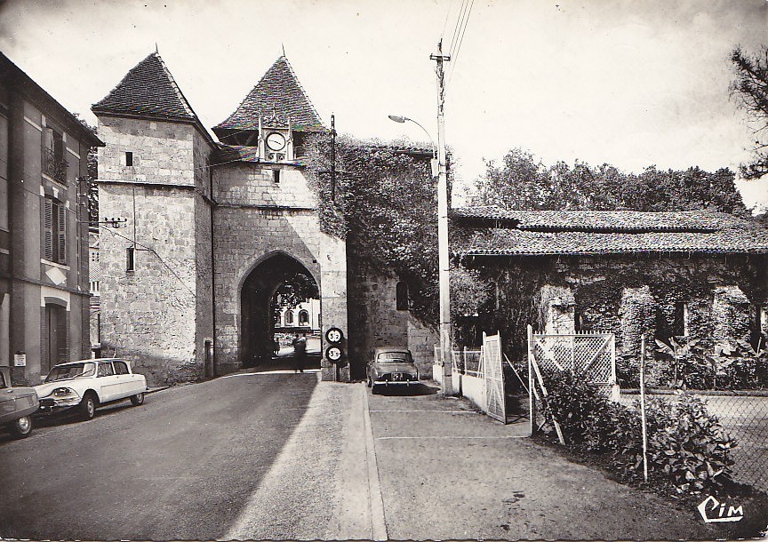 Barbotan Les Thermes 32 - Vieille Porte - Eglise - Automobiles - Barbotan