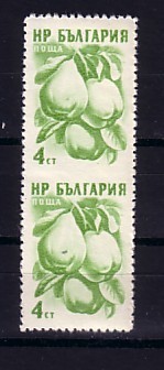 BULGARIA / Bulgarije 1957 Fruits Pair IMPERF Up Middle Mi#1022Ums - Abarten Und Kuriositäten