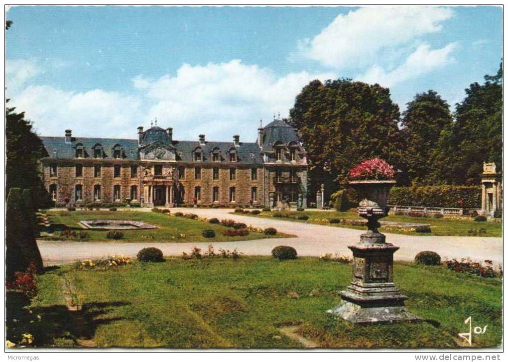 BECHEREL - Château De Caradeuc - Façade Sud Et Parterre à La Française - Bécherel