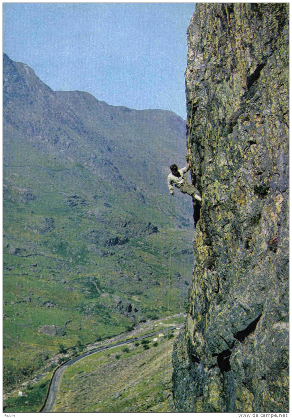 Carte Postale  Escalade  Alpinisme Trés Beau Plan - Bergsteigen