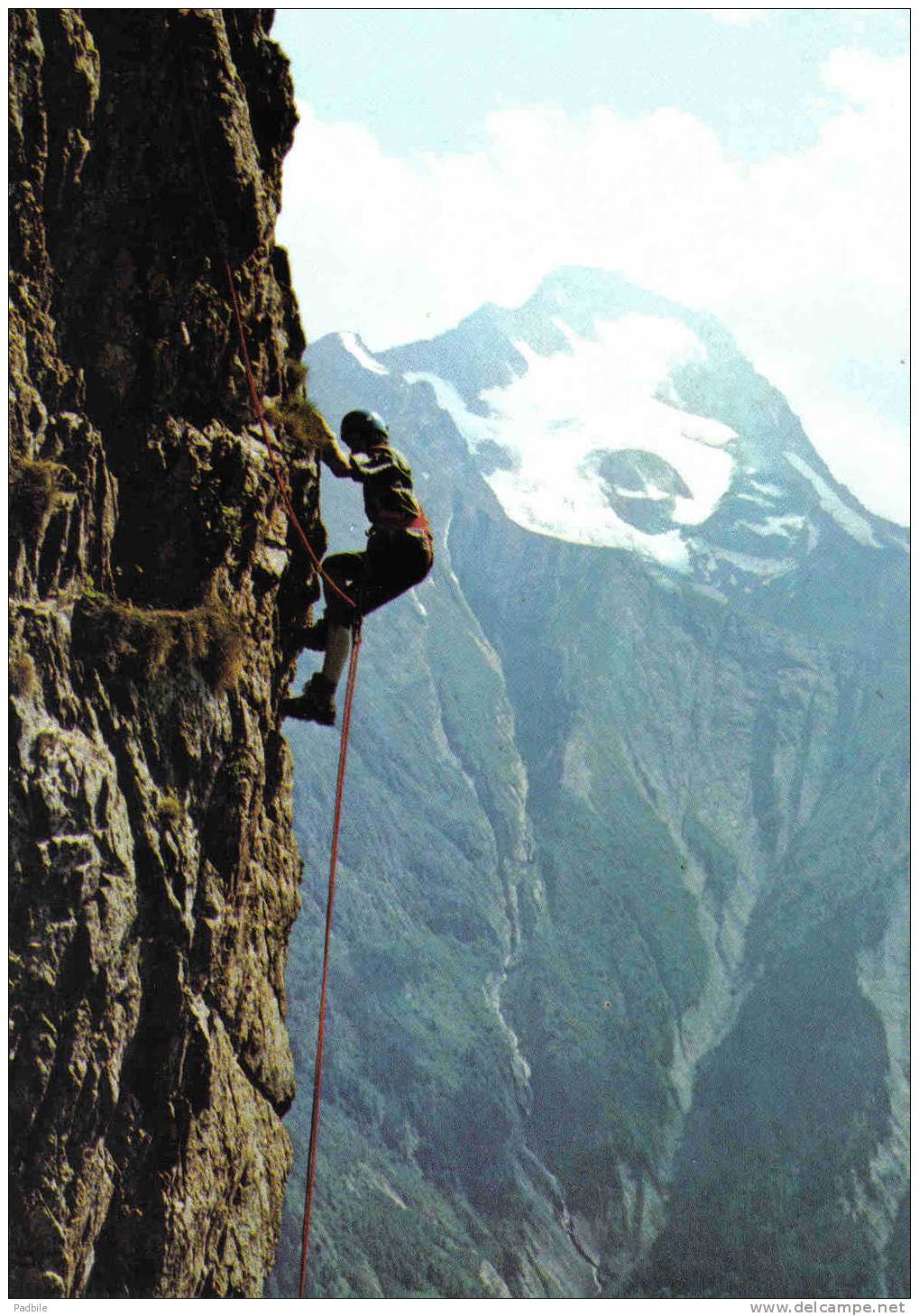 Carte Postale  Escalade  Alpinisme Trés Beau Plan - Bergsteigen