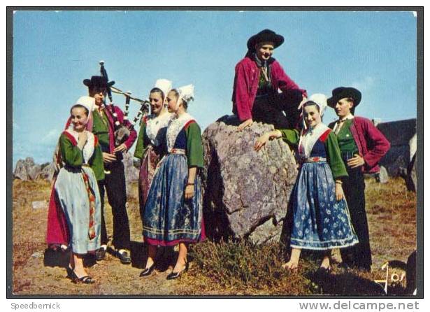 16433  LA BRETAGNE EN COULEUR - GROUPE JEUNES PLOUGASTEL DAOULAS . JosMX2095 Cornemuse Sonneur Costume Breton Menhir - Costumes