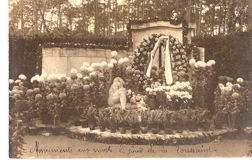 CARTE PHOTO MONUMENT AUX MORTS LE JOUR DE LA TOUSSAINT GRIESHEIM   REF 18419 - Griesheim