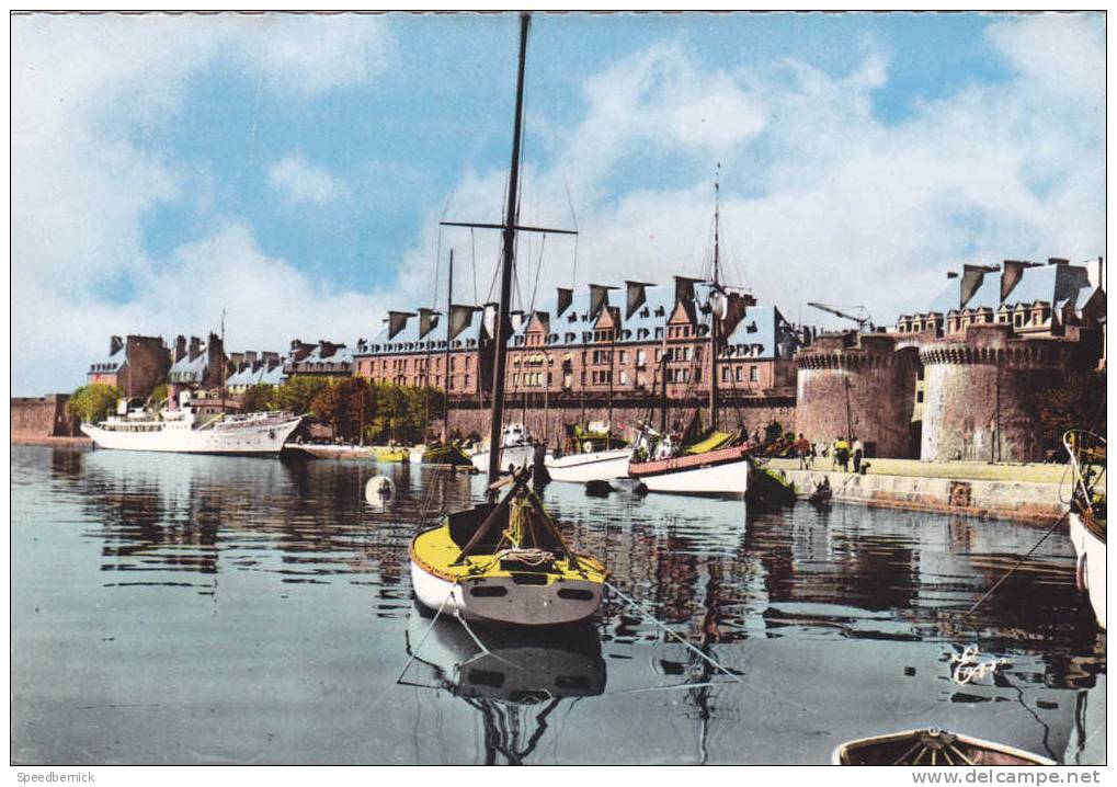 16587 Saint Malo Port Yachts , Guerin C 405 . Voilier - Saint Malo