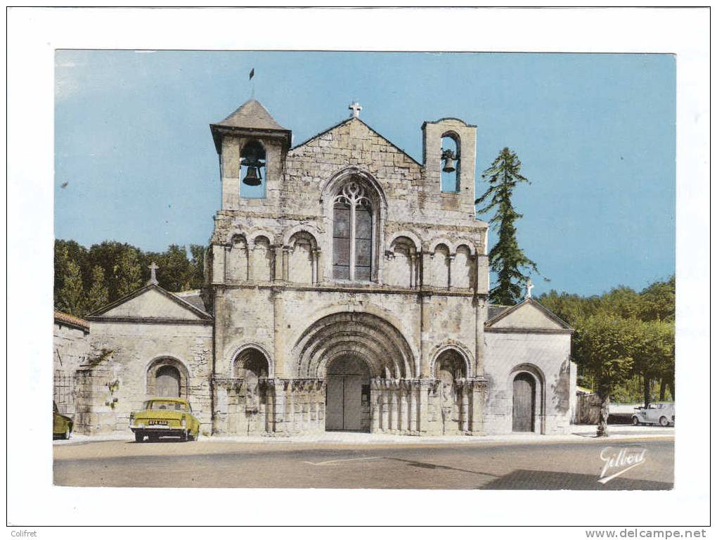 17 - Pons       L'Eglise St-Vivien  (voiture Jaune) - Pons