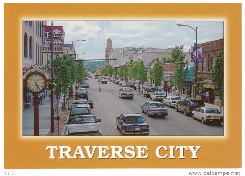 Traverse City MI Michigan, Busy Main Street View,Business Sign, Autos, Clock, On C1980s Vintage Postcard - Altri & Non Classificati