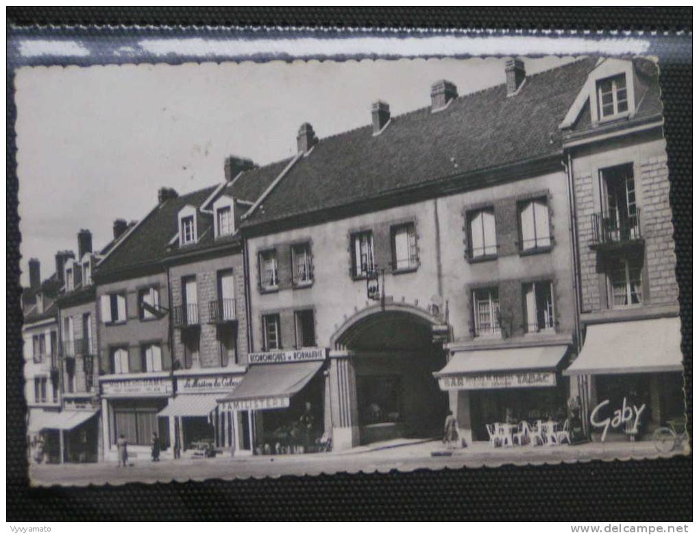 NEUFCHATEL EN BRAY PLACE N DAME  COMMERCES - Neufchâtel En Bray