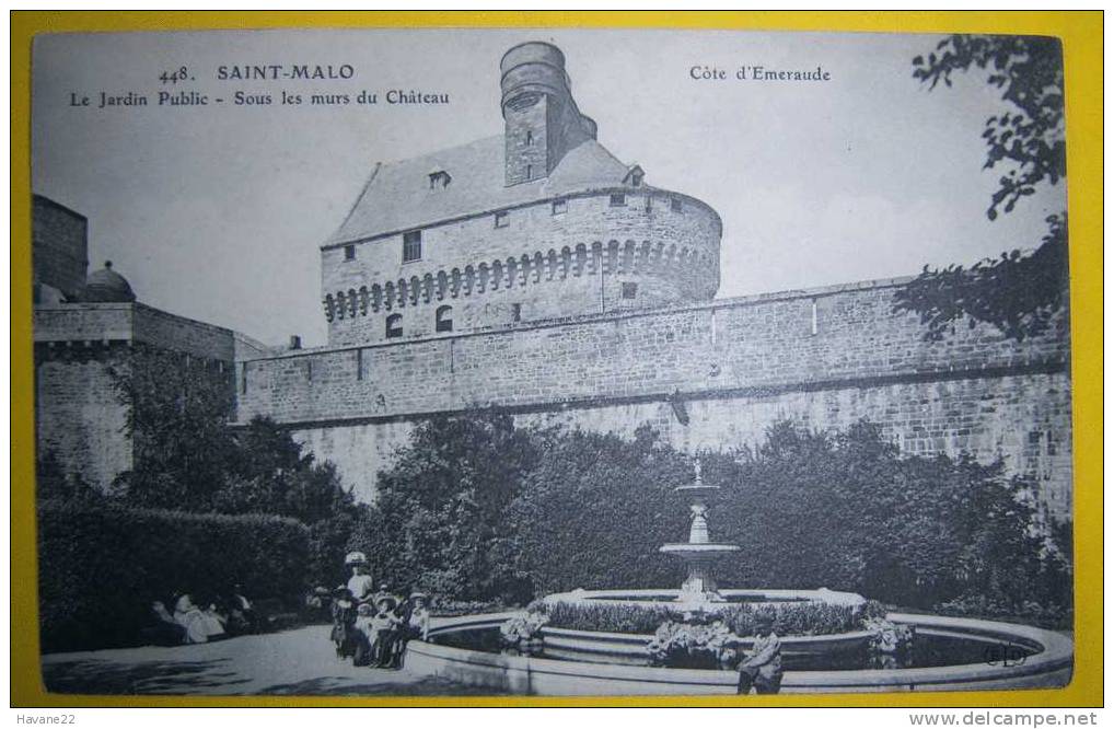 N1029 35 SAINT MALO LE JARDIN PUBLIC SOUS LES MURS DU CHATEAU - Saint Malo