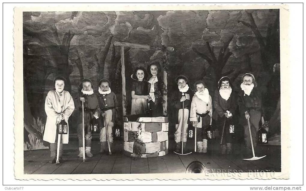 Le Blanc-Mesnil (93) : Théatre D'enfants Blanche Neige Et Les 7 Nains Fête D'école En 1948 (animée) PHOTO RARE. - Le Blanc-Mesnil