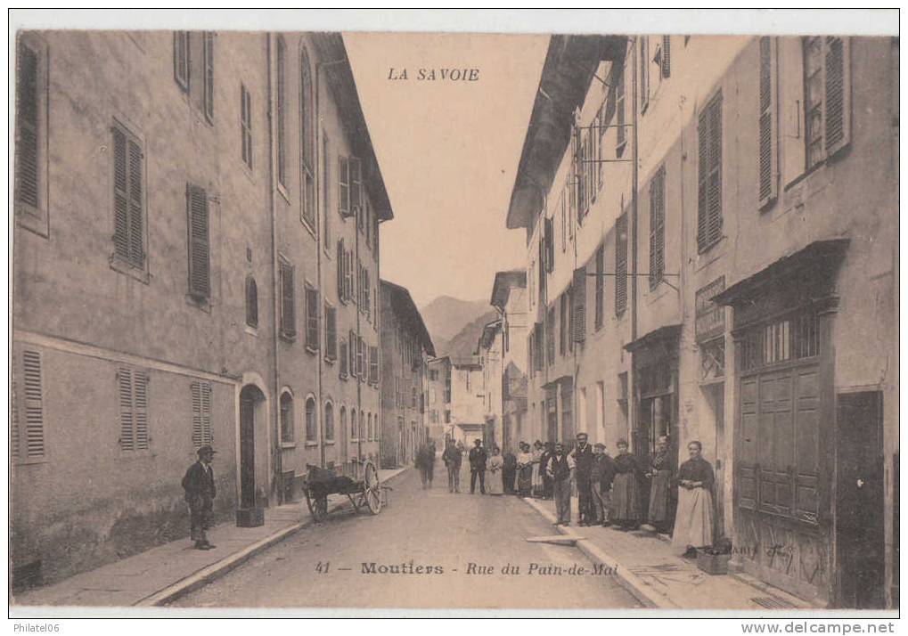 SAVOIE  MOUTIERS  RUE DE PAIN DE MAI ANIMEE  CARTE CIRCULEE - Moutiers